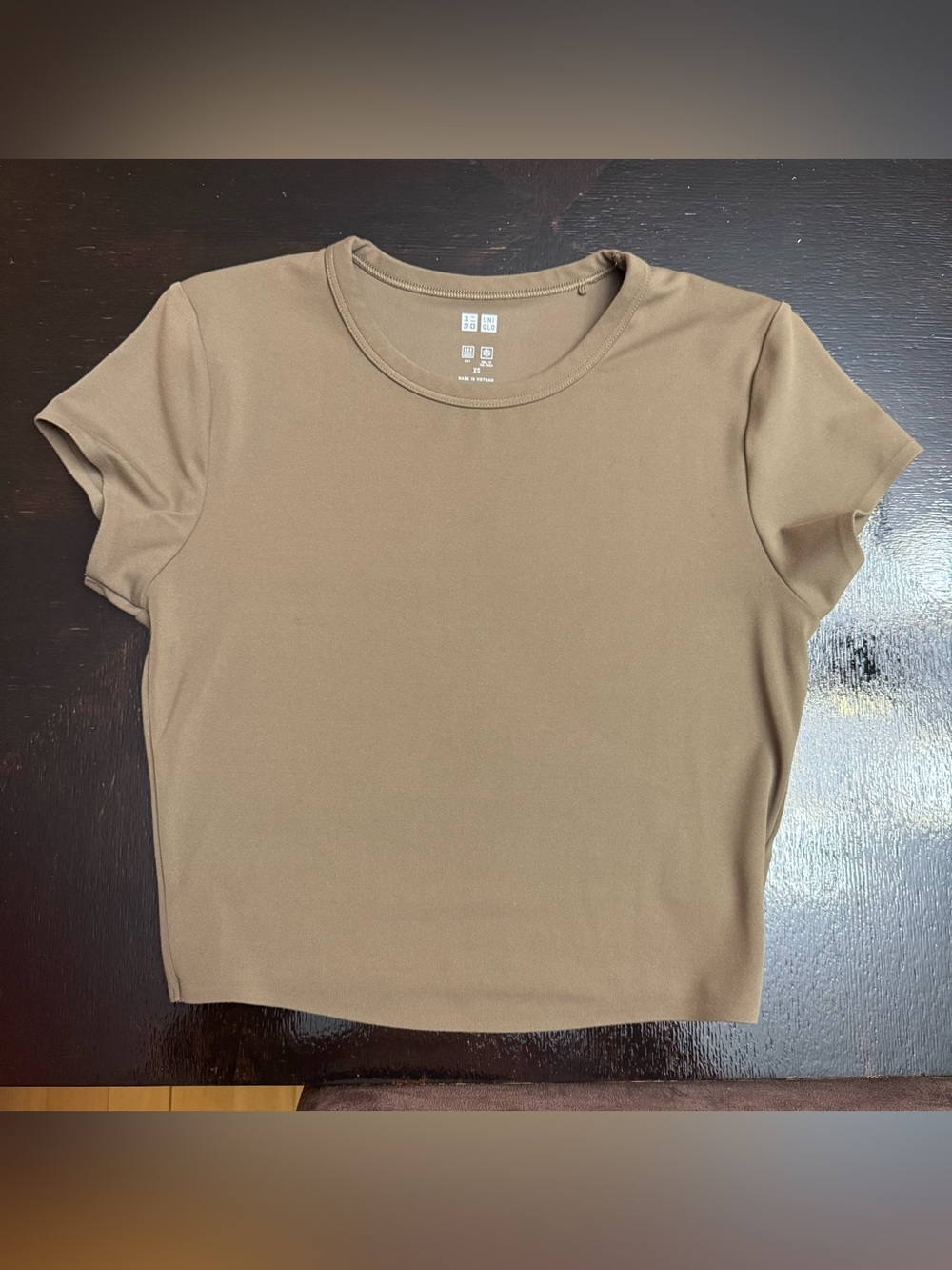 Uniqlo Women’s Airism Short Sleeve Crewneck Top in Light army green